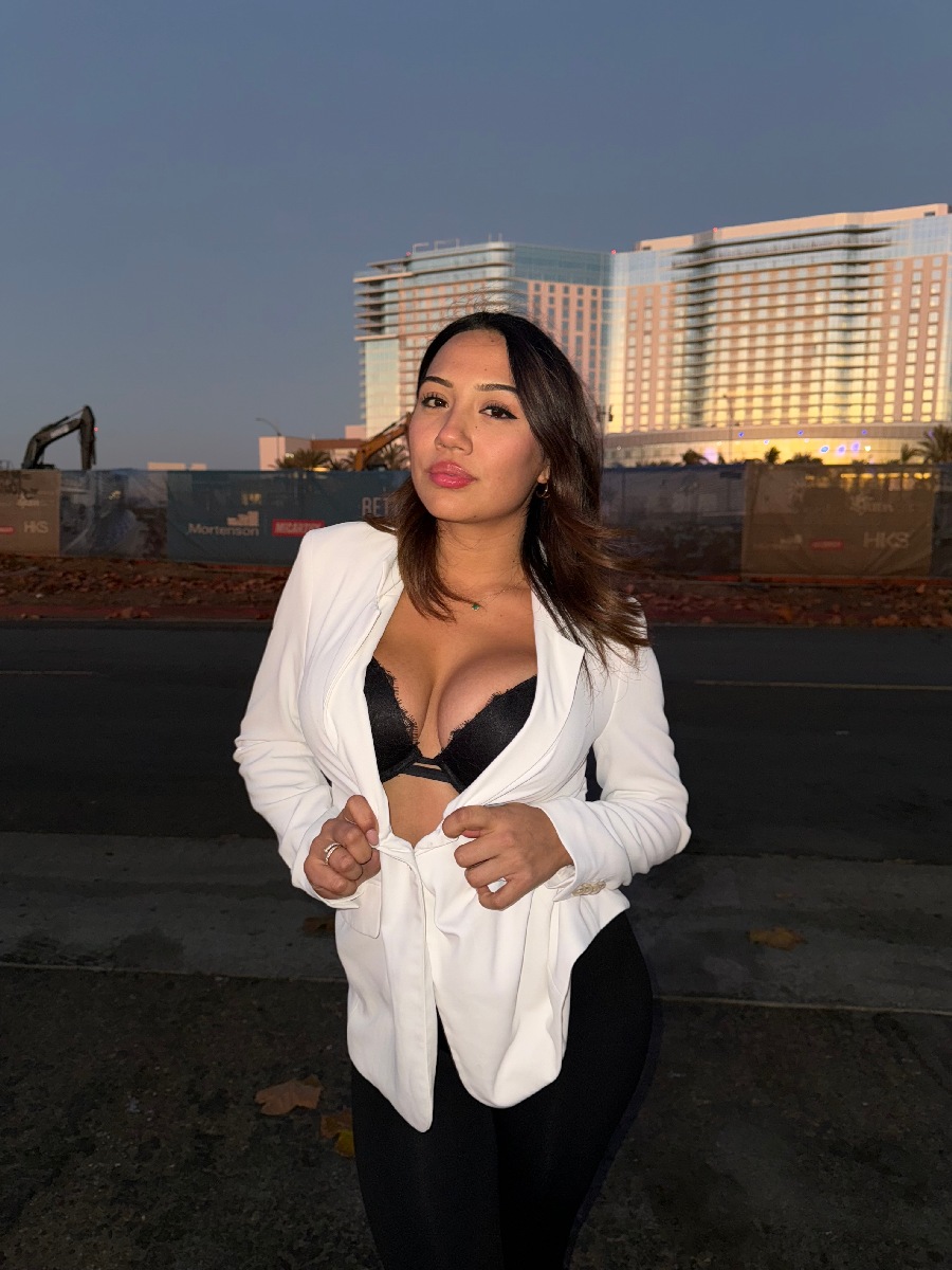 Take a pause and enjoy Ali Cruz — streaming from Bhubaneshwar