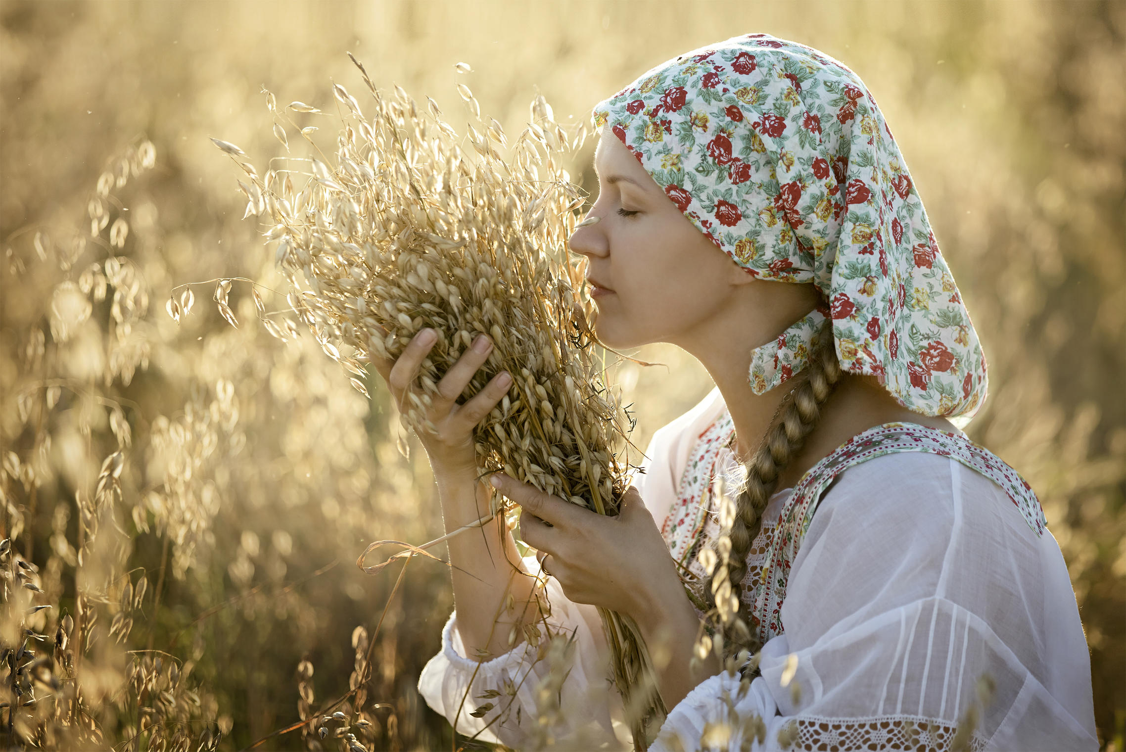 Photo Women in Slavic costumes in Bhubaneshwar