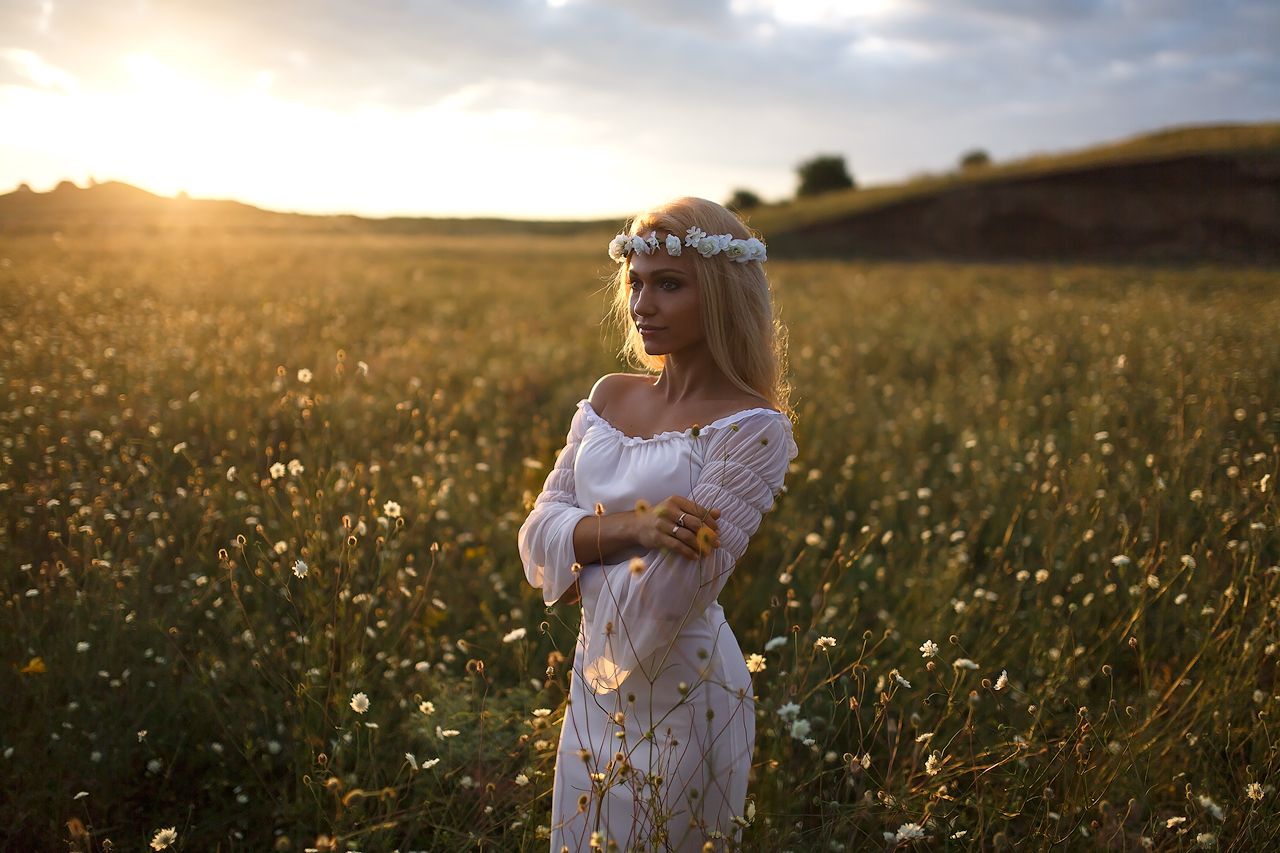 Girls in Slavic costumes in Bhubaneshwar
