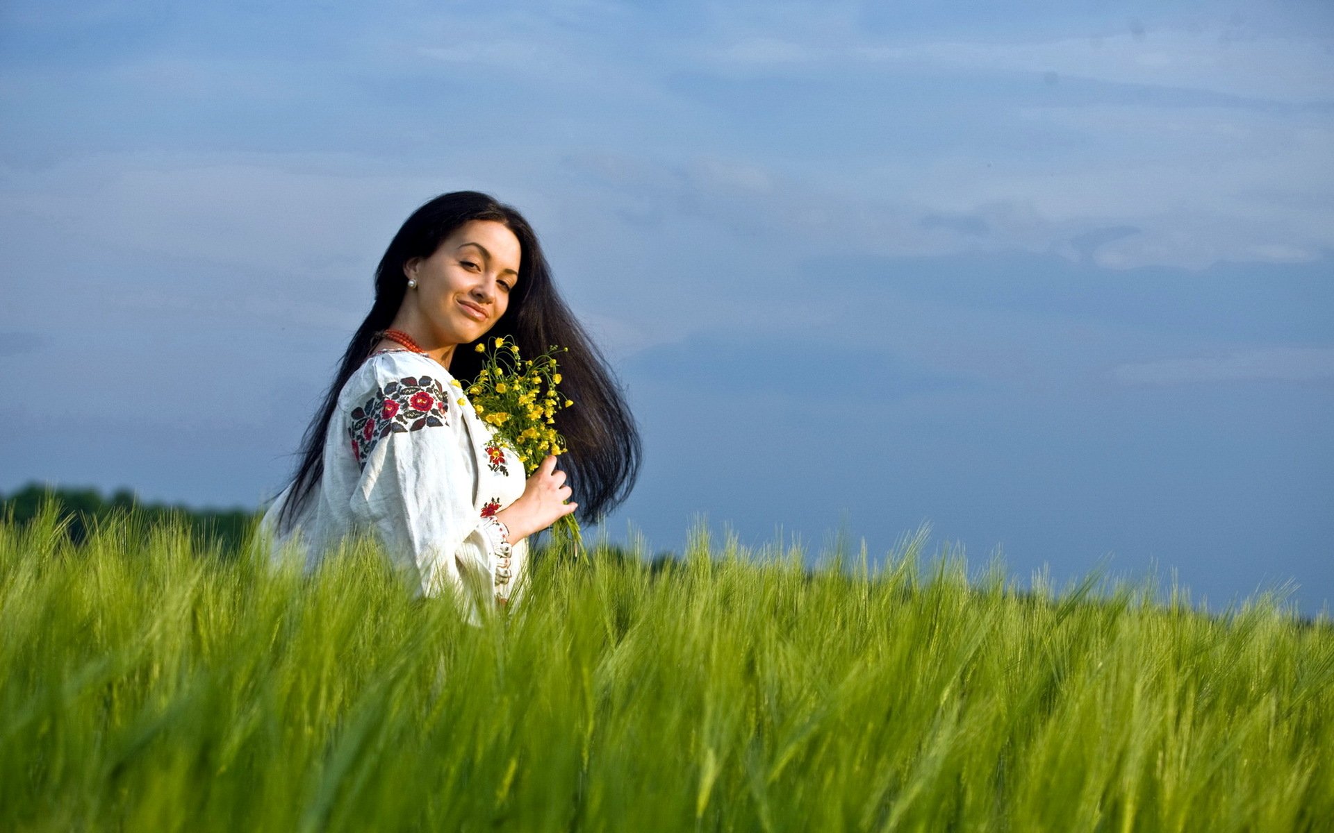 Girls in Slavic costumes in Bhubaneshwar