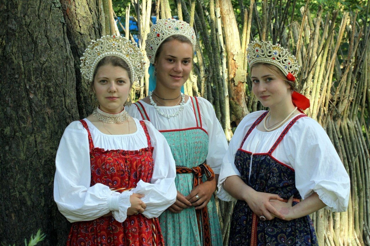 Sexy model Girls in Slavic costumes in Bhubaneshwar